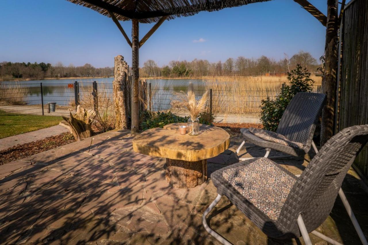 Drents Genieten - Lavendelheide Met Uitzicht Op Het Water Erm Eksteriør bilde